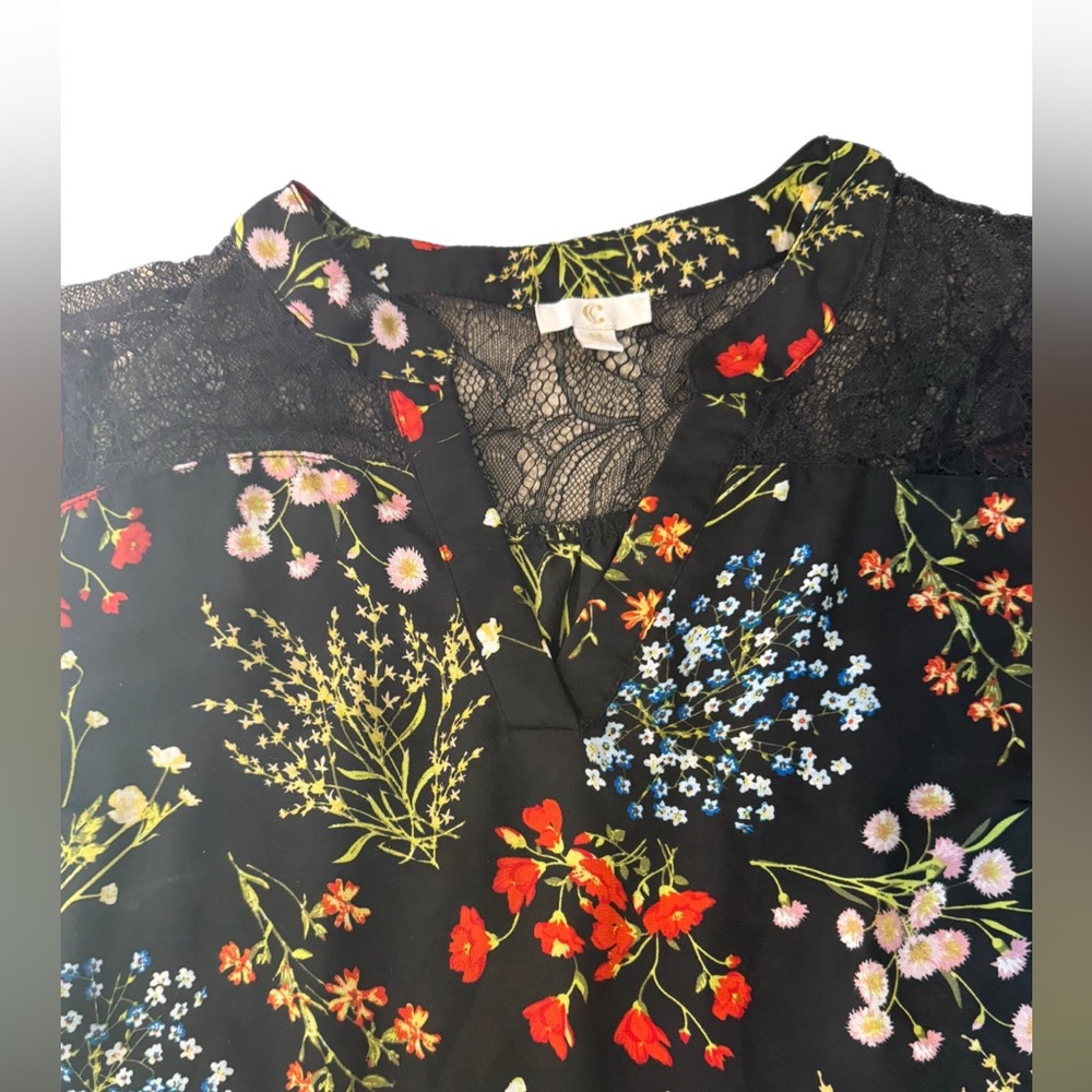 C Black floral Lace Top medium - Picture 2 of 6